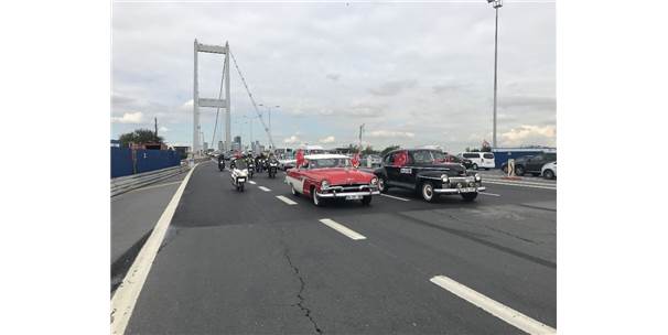 Klasik Otomobilciler 15 Temmuz Şehitler Köprüsü'nde “Cumhuriyet Turu” Yaptı